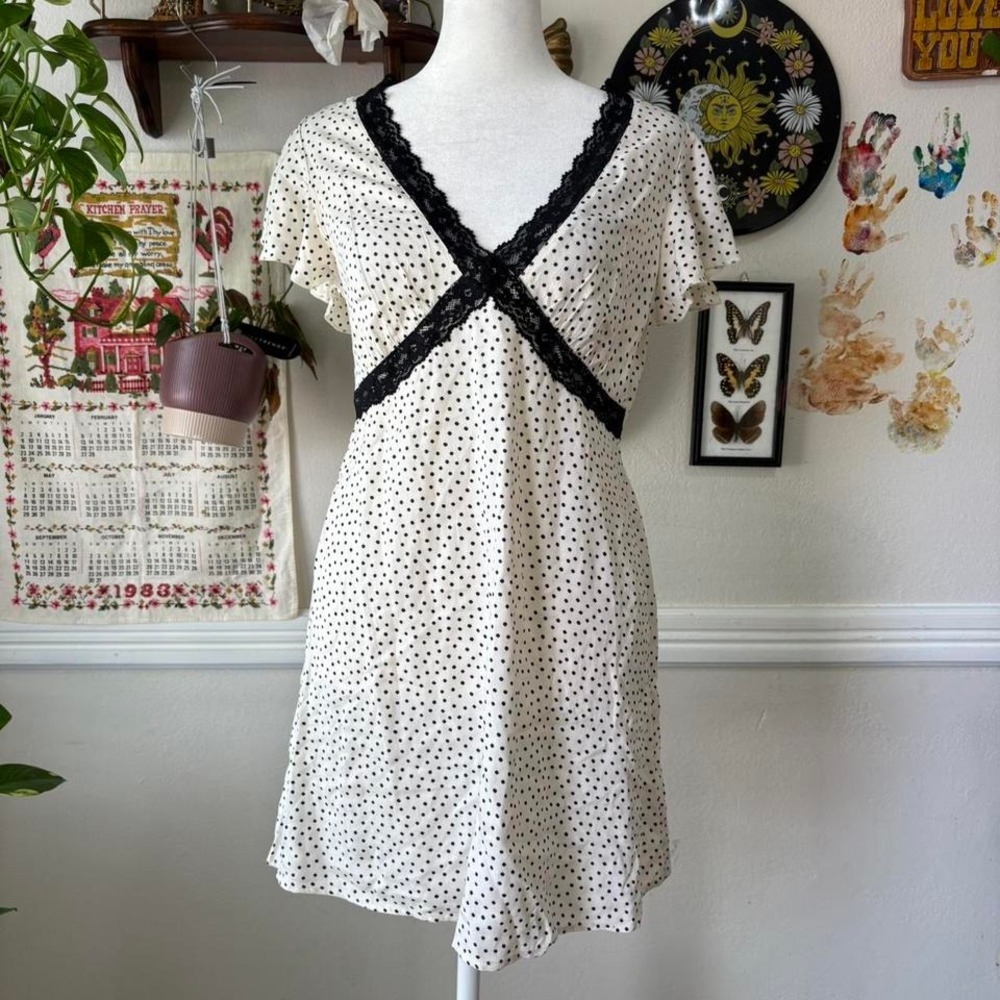 Old‎ Navy Women's Size XS Petite Babydoll Slip On Lace Trim Polka Dot Blouse